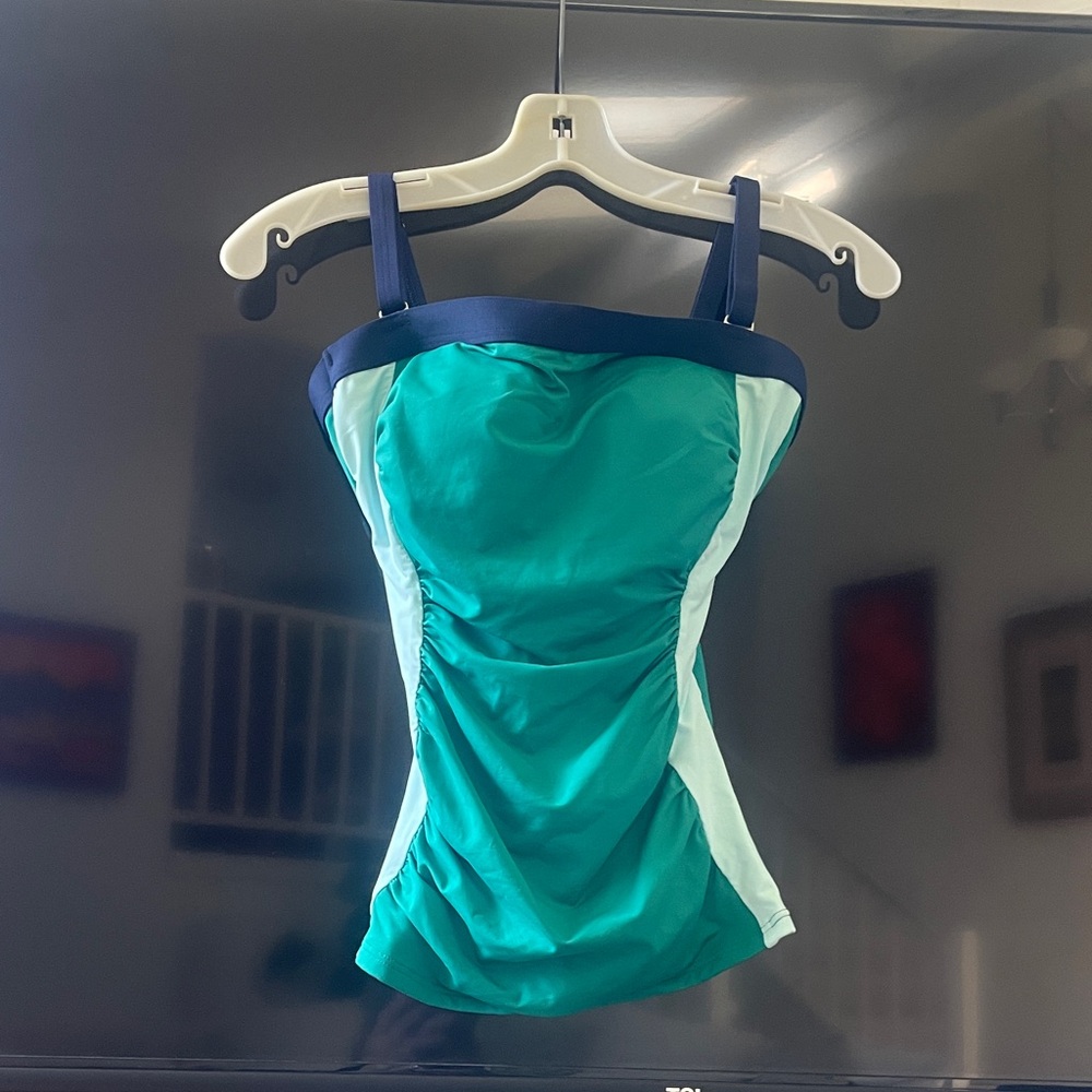 Land’s End Bandeau Tankini Swim Top. Removable straps. Green and Blue Size 2 NWT